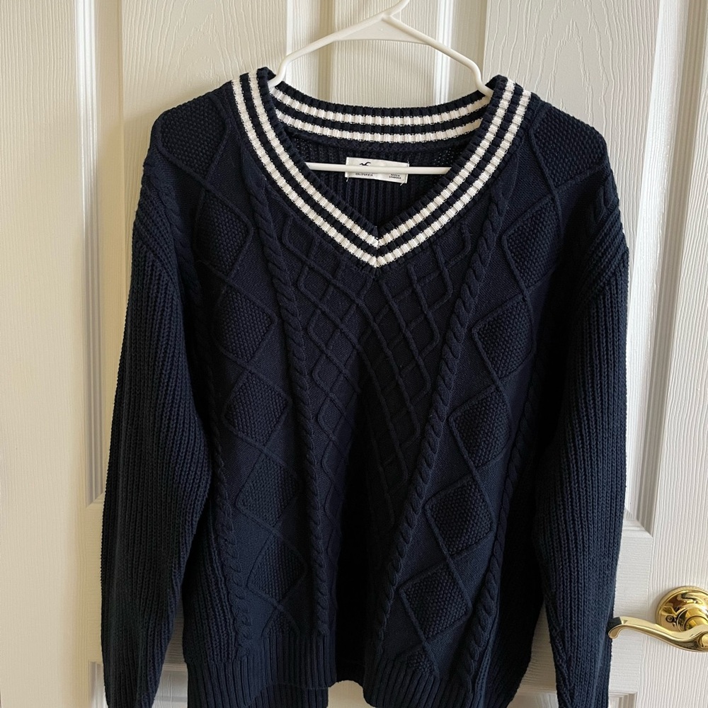 Hollister Women's Navy V-Neck Sweater
